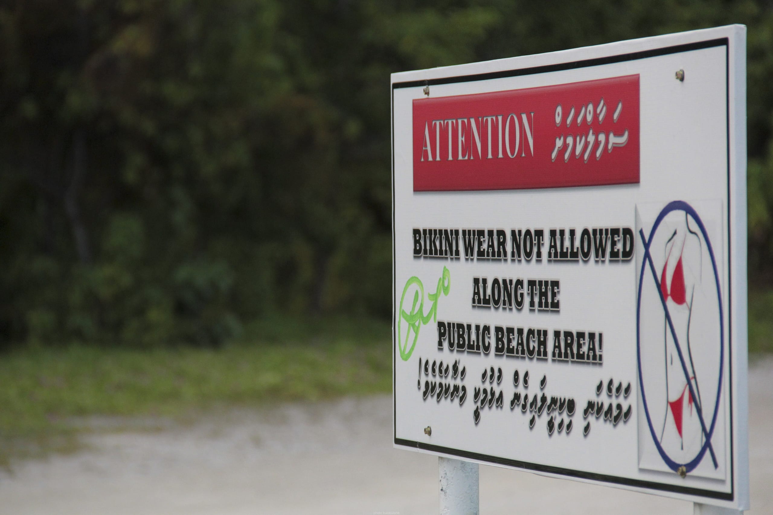 A sign on Maafushi reading Bikini wear not allowed along the public beach area, in English and Dhivehi